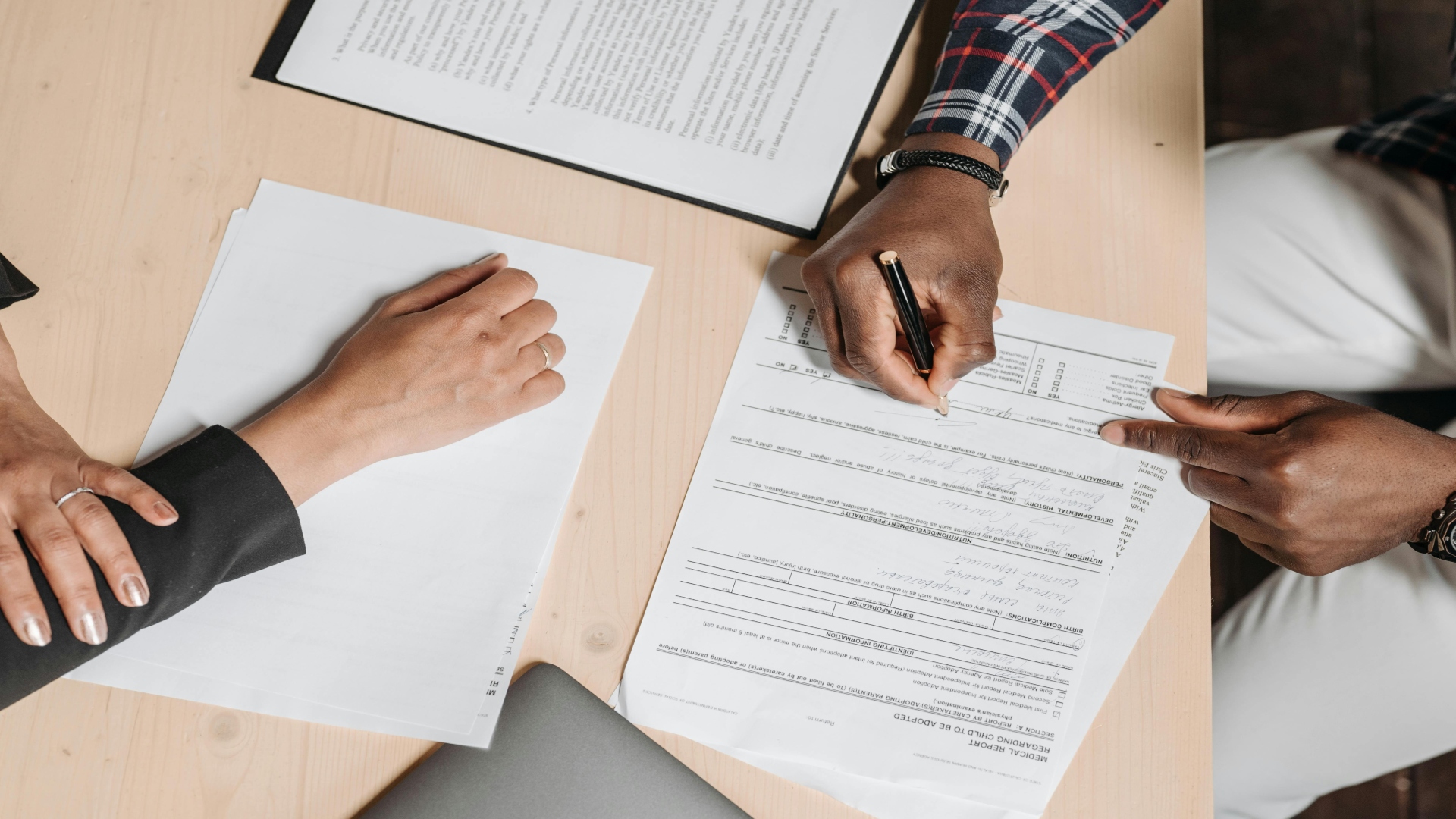Common Pitfalls in Contract Negotiations and How Lawyers Can Help Small Businesses Avoid Them